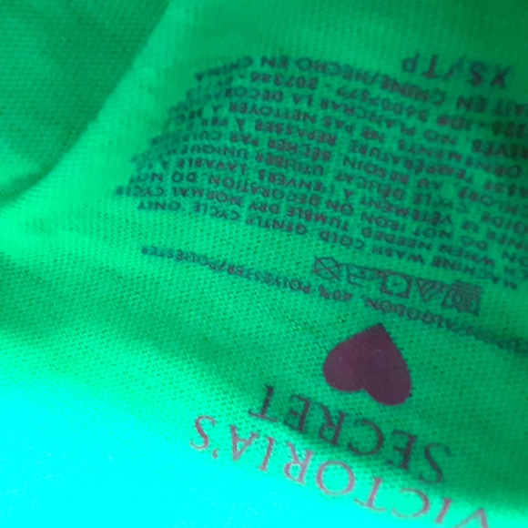 Victoria's Secret Graphic Sleepshirt Size XS NWOT - Picture 15 of 15